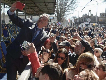 乌拉圭举行宣告独立200周年纪念活动